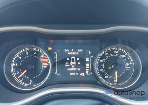 2018 Jeep Cherokee Latitude Fwd z USA, uszkodzony, nr VIN 1C4PJLCX8JD518891